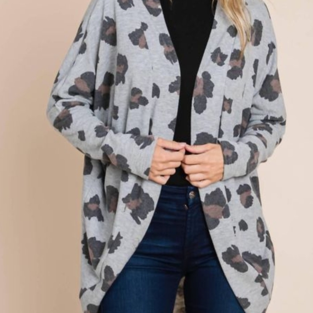Bombom NWT Womens Gray Leopard Animal Print Cardigan; Size S